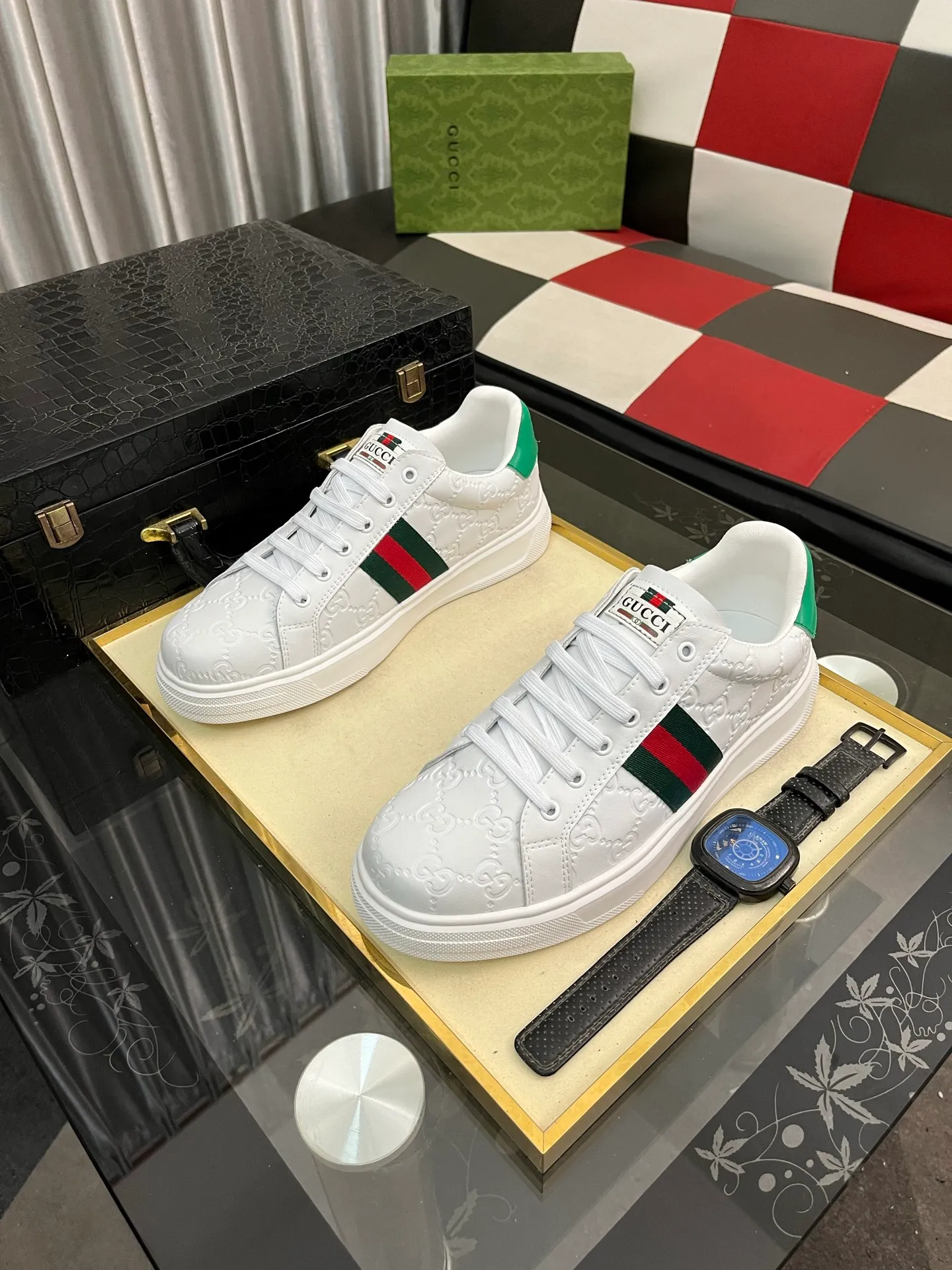 Men's shoes 💰420⌚️⌚️ [Gucci·Gucci] Original quality. ~ Unique modern style sneakers. 🏃A must-have casual shoe for trendy men😍😍 Original brand imported from Italy, imported original leather, sheep lining (refuses to discolor and grind feet) Sole: Original sole provided by the original factory, French lazy style design ⚠️Fit to the feet, original quality, super comfortable original sole. Code number: 38-442️⃣Colors available